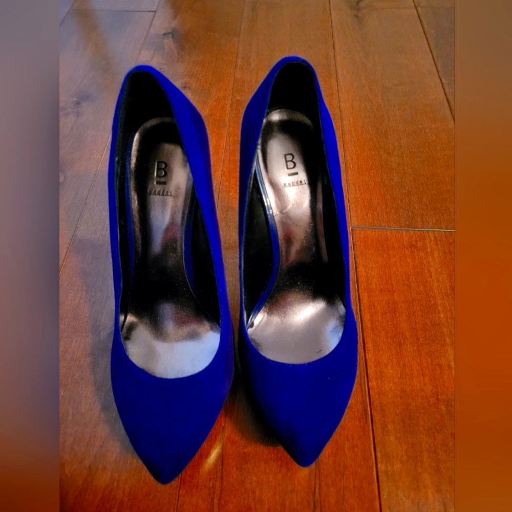 Size 6 velvet purple platform heel! Worn once!